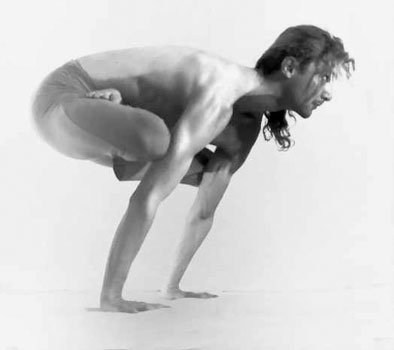 UrdhvaKukkuta Anno 2003 verschollenes Foto via Yogadancer Designs