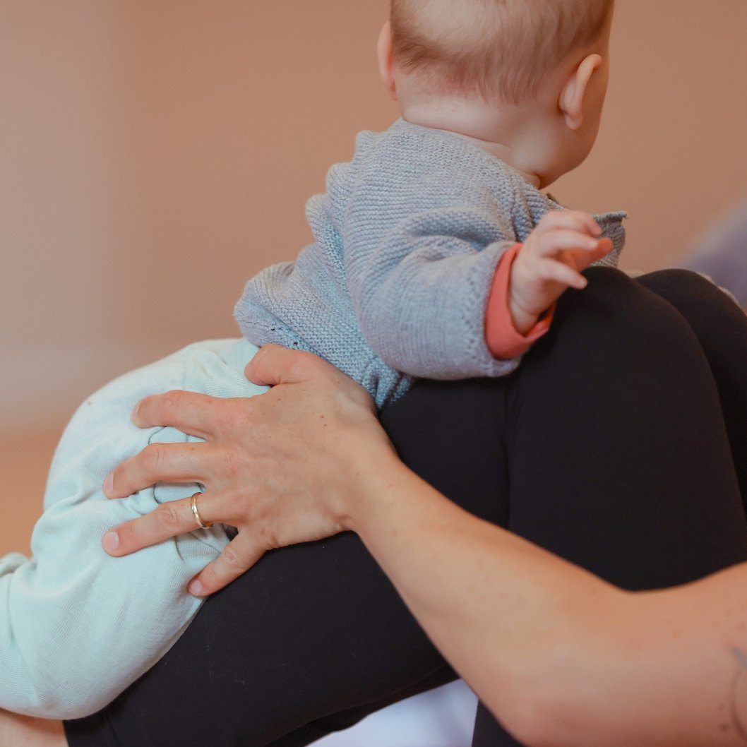 Baby Yoga Courses Baby as counterweight in navasana at Baby Yoga course