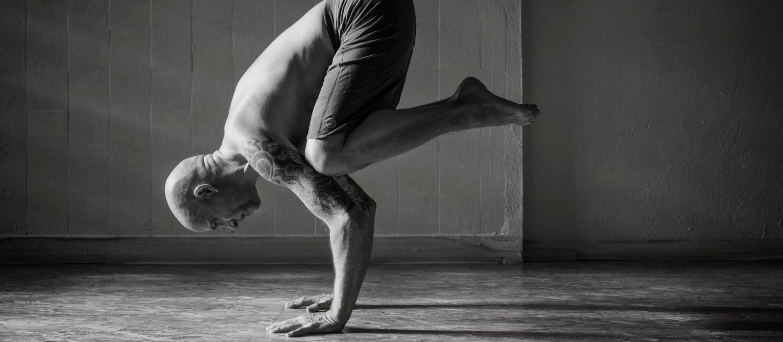 Andy in Bakasana at the Yoga Shala Innsbruck